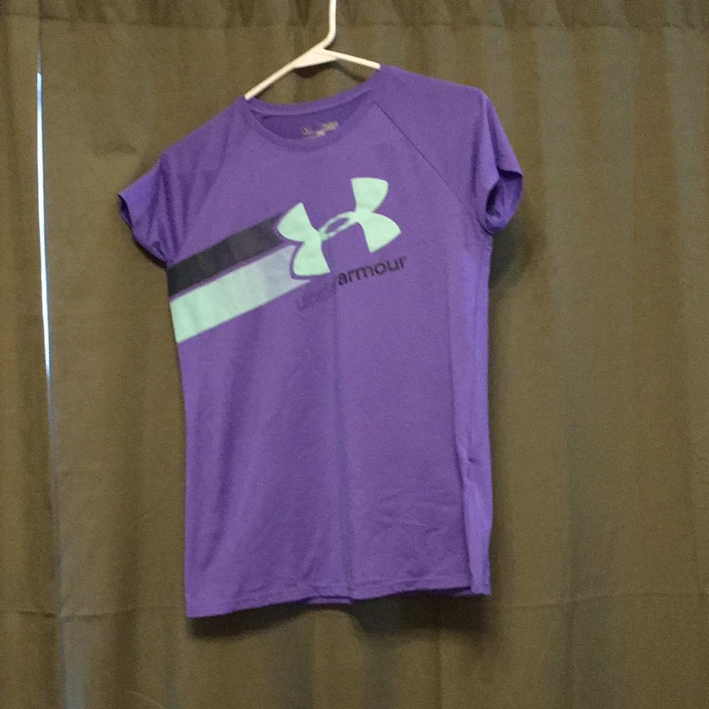 Girls L UA T-shirt